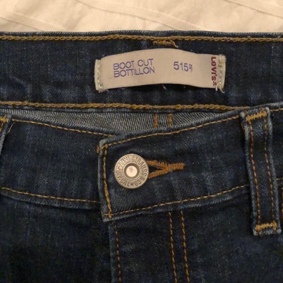 Dark Levi’s cut offs - Picture 3 of 5